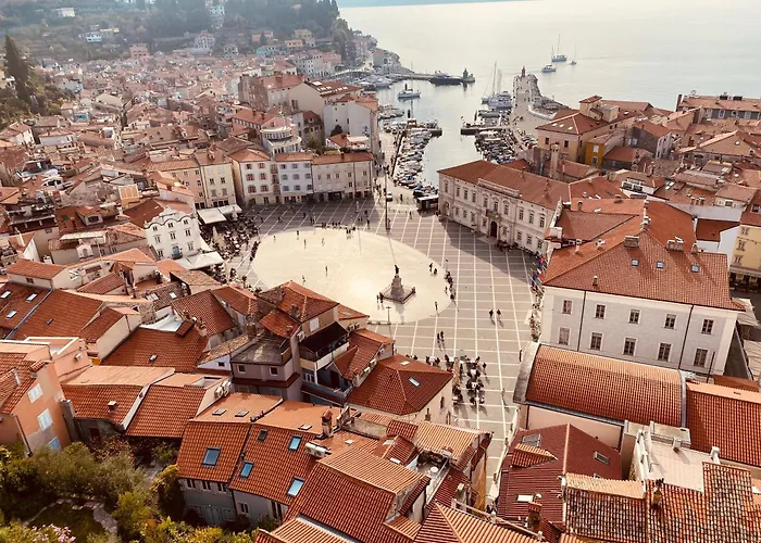 Emilla By The Sea - 皮兰