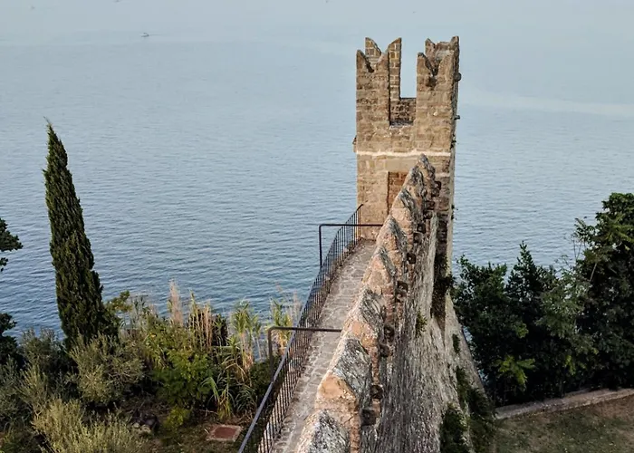 Emilla By The Sea - * 皮兰